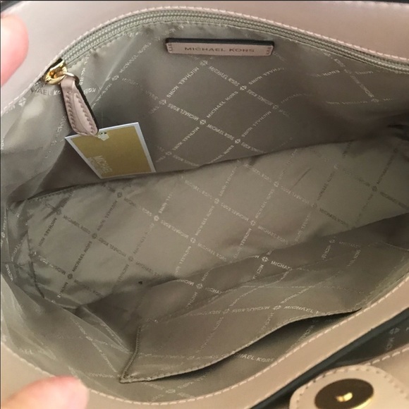 New Michael Kors large shoulder Nicole tote - Picture 4 of 7